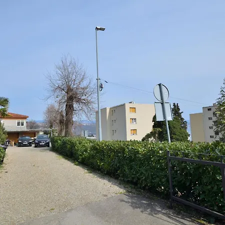 Neda Apartment *